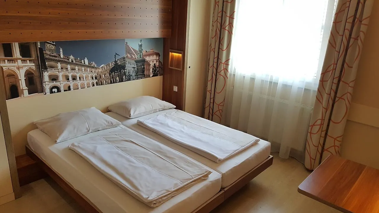 Jufa Hotel Graz City 3*,